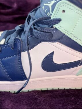 Nike Kids High-Top Sneakers in Navy, White & Mint